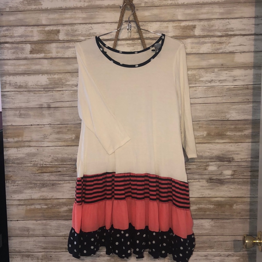 3/4 sleeves dress with ruffled bottom